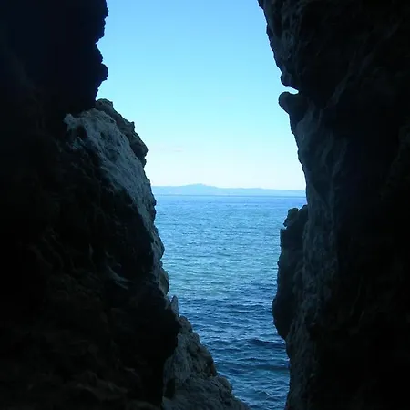 House In Front Of The Sea Kır Evi *