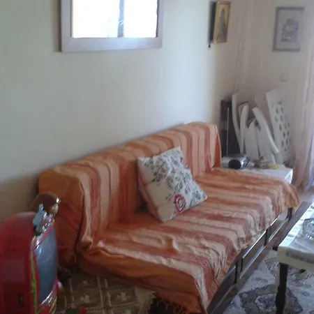 House In Front Of The Sea Kır Evi